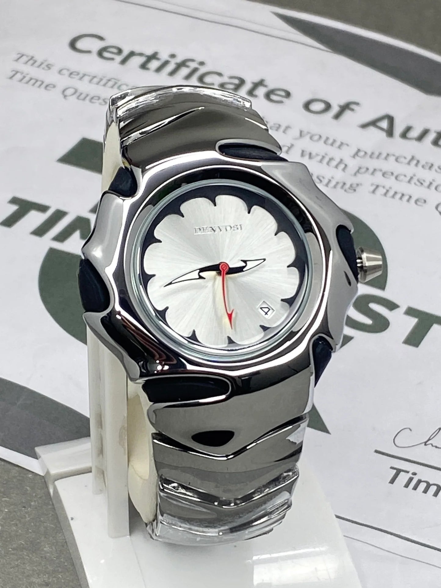 DENVOSI Premium Round Dial Chain Watch